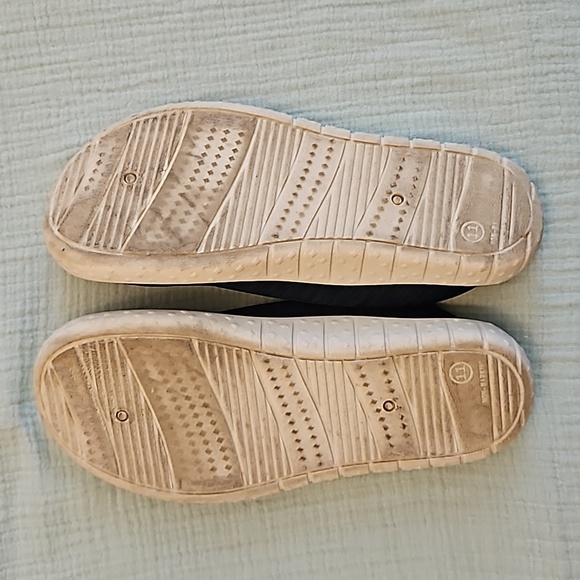 Cat & Jack Slip-On Water Shoes - Picture 3 of 7